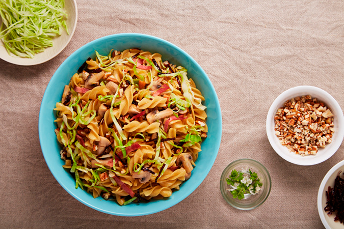 PASTA CON NUEZ COL Y HONGOS